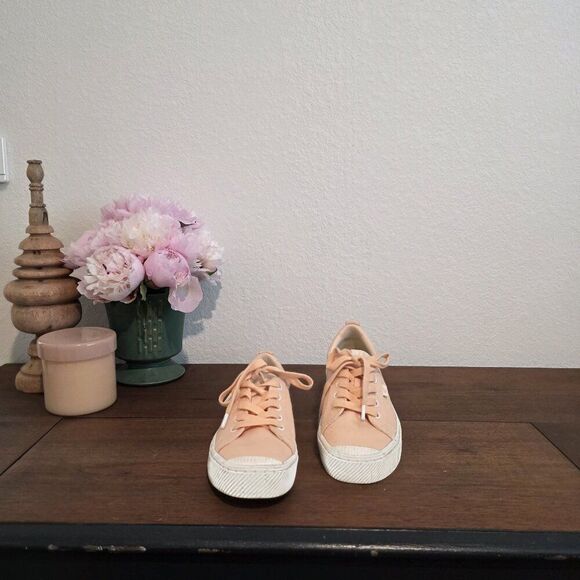 CARIUMA - Women's Pantone Peach Fuzz Canvas Sneakers Sz 7 - Picture 2 of 8